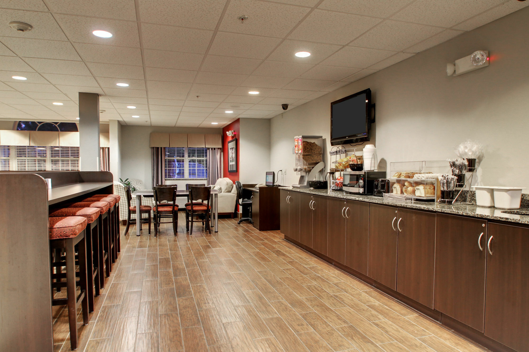Microtel Inn & Suites By Wyndham Tuscaloosa Exterior photo