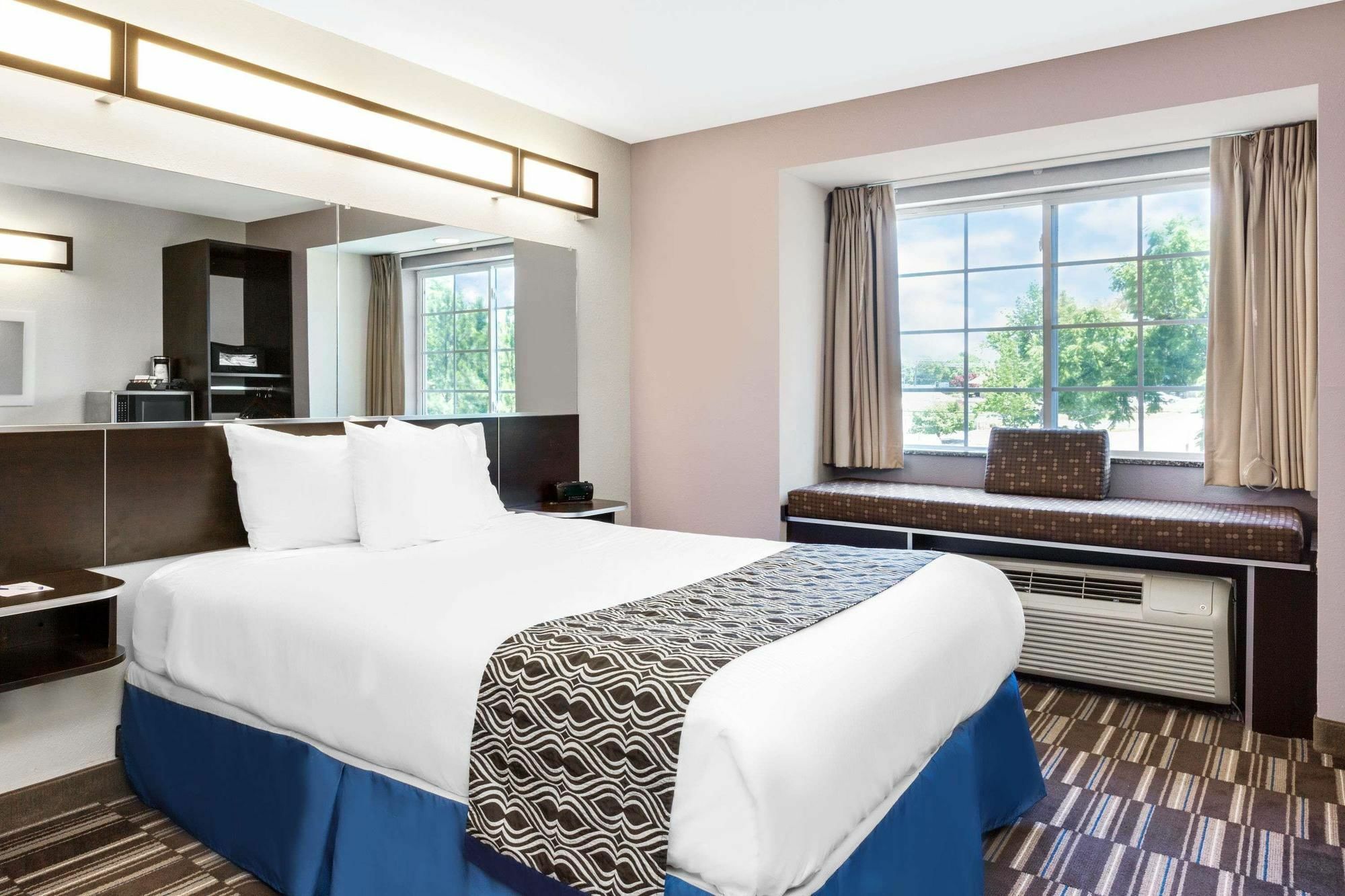 Microtel Inn & Suites By Wyndham Tuscaloosa Exterior photo